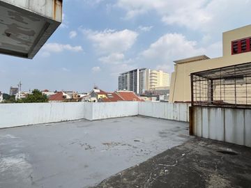 Ss.963 - Murah !! Dijual Rumah Hook Luas 430 Siap Huni di Jalan Utama Hadap Selatan di Belakang Mall Gading