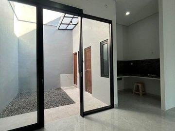 RUMAH BARU GRESS 2 UNIT WISMA MUKTI Model Modern Minimalist Row Jalan 3 Mobil