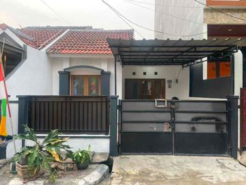 Disewakan rumah di Kota Bekasi, Perum Duta Bumi
Nempel Harapan Indah

Lt : 90m2
Lb : 70m2
3 Kamar Tidur
1 Kamar Mandi
1 Carport + canopy
Listrik 1300VA
Bebas banjir
Jalan muat 3 mobil
One gate system

Banyak makanan enak disekitaran komplek
Close to grand lucky, superindo, azko, courts, XXI, dan lapangan padel

Harga 35 jt