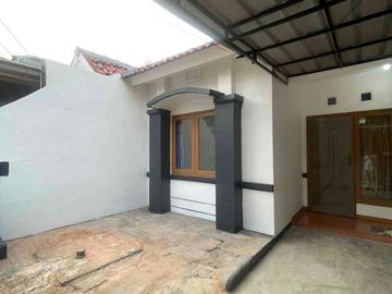 Disewakan rumah di Kota Bekasi, Perum Duta Bumi
Nempel Harapan Indah

Lt : 90m2
Lb : 70m2
3 Kamar Tidur
1 Kamar Mandi
1 Carport + canopy
Listrik 1300VA
Bebas banjir
Jalan muat 3 mobil
One gate system

Banyak makanan enak disekitaran komplek
Close to grand lucky, superindo, azko, courts, XXI, dan lapangan padel

Harga 35 jt