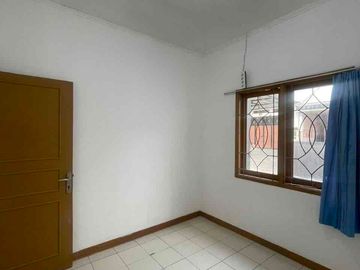 Disewakan rumah di Kota Bekasi, Perum Duta Bumi
Nempel Harapan Indah

Lt : 90m2
Lb : 70m2
3 Kamar Tidur
1 Kamar Mandi
1 Carport + canopy
Listrik 1300VA
Bebas banjir
Jalan muat 3 mobil
One gate system

Banyak makanan enak disekitaran komplek
Close to grand lucky, superindo, azko, courts, XXI, dan lapangan padel

Harga 35 jt