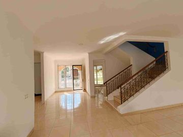 Rumah Renovasi Halaman belakang luas harga menarik Victoria river park BSD city