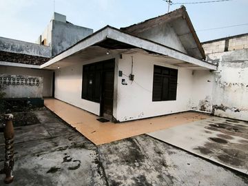 Rumah di Kedung Cowek Hadap Selatan Listrik 2200 Watt Sumur Air Bersih