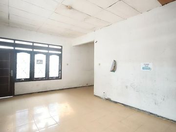 Rumah di Kedung Cowek Hadap Selatan Listrik 2200 Watt Sumur Air Bersih
