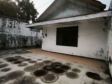 Rumah di Kedung Cowek Hadap Selatan Listrik 2200 Watt Sumur Air Bersih