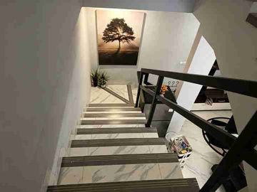 Rumah Full Furnished 3 Lantai di Aryawangsa Residence Dekat Tol & Stasiun KRL