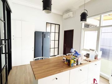 Rumah Mewah 764 m2, Raya Dharmahusada, deretan TBMO, Full Marmer, Lokasi Premium