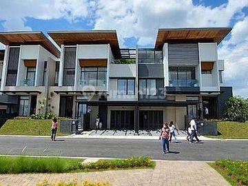 Di Jantung Summarecon Serpong Ardea, Rumah Bergaya Tropis Modern