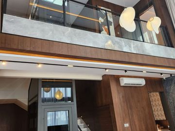 Di Jantung Summarecon Serpong Ardea, Rumah Bergaya Tropis Modern
