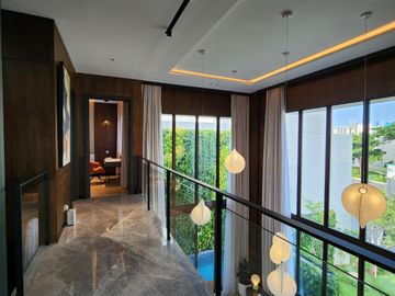 Di Jantung Summarecon Serpong Ardea, Rumah Bergaya Tropis Modern