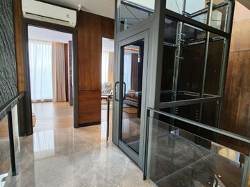 Di Jantung Summarecon Serpong Ardea, Rumah Bergaya Tropis Modern