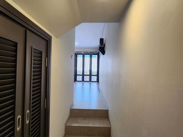 Di Jantung Summarecon Serpong Ardea, Rumah Bergaya Tropis Modern