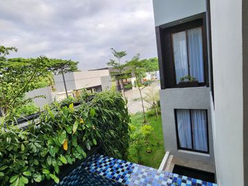Di Jantung Summarecon Serpong Ardea, Rumah Bergaya Tropis Modern