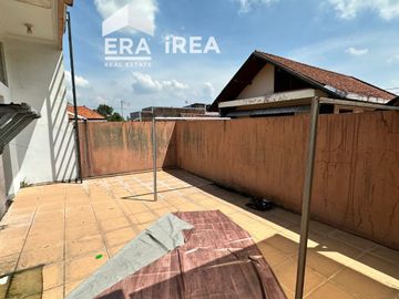 RUMAH DIJUAL DI SOLO DEKAT SINGOSAREN PLAZA