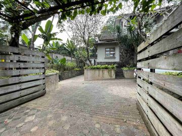 RUMAH DGN TAMAN LUAS DI PONCOL RAYA CIRENDEU