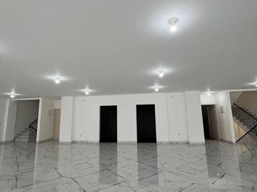 Gedung 3,5 Lantai lokasi premier di Radin Inten 2, Duren Sawit, Jakarta Timur