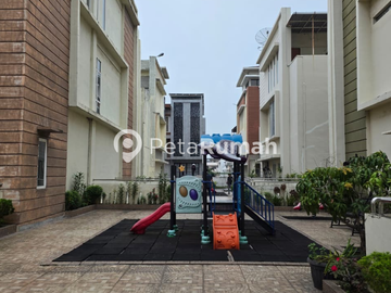 DIJUAL RUMAH 4 TINGKAT KOMPLEK VOLLA MAKMUR GARDEN JALAN AMIR HAMZAH - MEDAN BARAT (hendy)