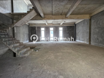 DIJUAL RUMAH 4 TINGKAT KOMPLEK VOLLA MAKMUR GARDEN JALAN AMIR HAMZAH - MEDAN BARAT (hendy)