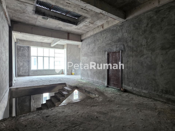 DIJUAL RUMAH 4 TINGKAT KOMPLEK VOLLA MAKMUR GARDEN JALAN AMIR HAMZAH - MEDAN BARAT (hendy)