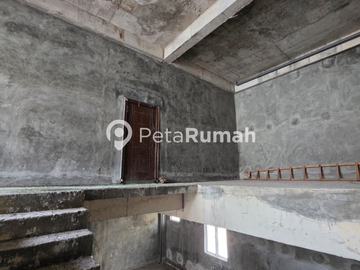 DIJUAL RUMAH 4 TINGKAT KOMPLEK VOLLA MAKMUR GARDEN JALAN AMIR HAMZAH - MEDAN BARAT (hendy)