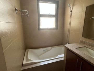 Spacious 3BR House with Swimming Pool for Lease in San Lorenzo Village - R1650
