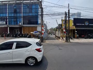 Rumah Bagus Strategis di Jalan Kesehatan Bintaro Jakarta Selatan