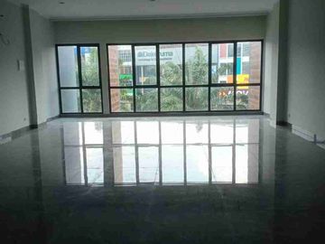 Disewakan Ruko Premium Hadap Jalan Boulevard Summarecon Bekasi.