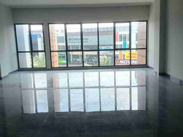 Disewakan Ruko Premium Hadap Jalan Boulevard Summarecon Bekasi.