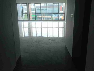 Disewakan Ruko Premium Hadap Jalan Boulevard Summarecon Bekasi.