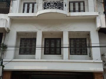FORSALE RUKO BRONGGALAN SIAP PAKAI USAHA STRATEGIS TENGAH KOTA SURABAYA MH 31