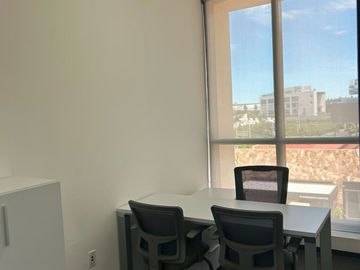 OFICINA EQUIPADA EN RENTA EN LEON, GUANAJUATO EDIFICIO PUERTA BAJIO - SERVICIOS INCLUIDOS