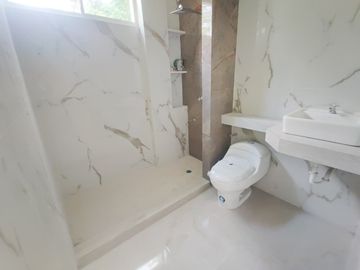 Venta Casa por Estrenar en Lago de Capeira - Guayaquil - Vía a Daule - C382