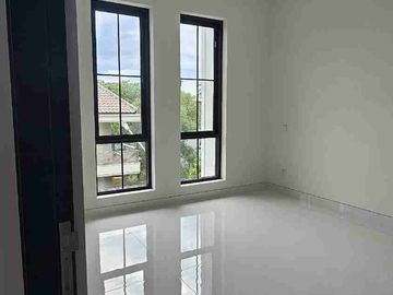 AMERICAN MODERN NEW HOUSE Graha Family Surabaya

LT 8x16
LB 295
KT 4+1 | KM 3+1
Selatan, ppjb
Harga 4.75 M Nego

Best Deal🤝🤝