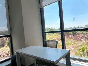 OFICINA EQUIPADA EN RENTA EN LEON, GUANAJUATO EDIFICIO PUERTA BAJIO - SERVICIOS INCLUIDOS