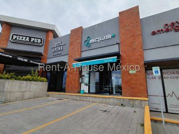 Altos de Juriquilla Local Comercial en Renta | Planta Baja con Tapanco y Oficinas Bpa153