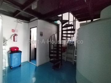 Altos de Juriquilla Local Comercial en Renta | Planta Baja con Tapanco y Oficinas Bpa153