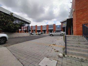 Altos de Juriquilla Local Comercial en Renta | Planta Baja con Tapanco y Oficinas Bpa153