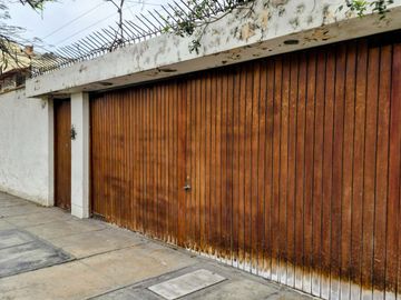 Vendo casa como Terreno de 309m2, Las Gardenias, Surco