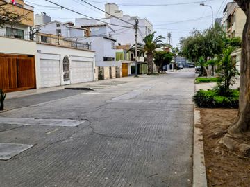 Vendo casa como Terreno de 309m2, Las Gardenias, Surco