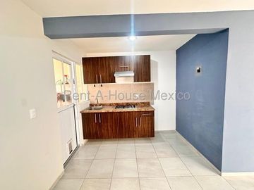 Rento departamento en segundo peso de villas del refugio 2 recamaras 1 baño 1 auto
