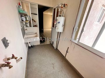 Rento departamento en segundo peso de villas del refugio 2 recamaras 1 baño 1 auto