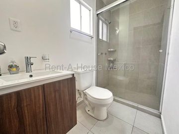 Rento departamento en segundo peso de villas del refugio 2 recamaras 1 baño 1 auto