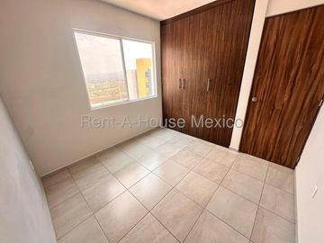 Rento departamento en segundo peso de villas del refugio 2 recamaras 1 baño 1 auto