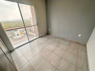 Rento departamento en segundo peso de villas del refugio 2 recamaras 1 baño 1 auto