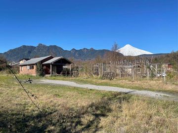 Pucón , terreno urbano con casa