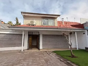 Amplia Casa Familiar En Venta | Vitacura | 4 Dormitorios