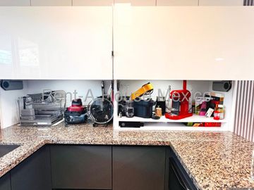Casa en venta con 2 Hab, 2 Baños en Sonterra, Queretaro, Mexico.