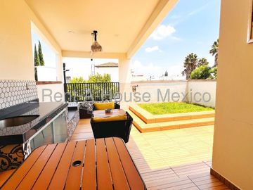 Casa en venta con 2 Hab, 2 Baños en Sonterra, Queretaro, Mexico.