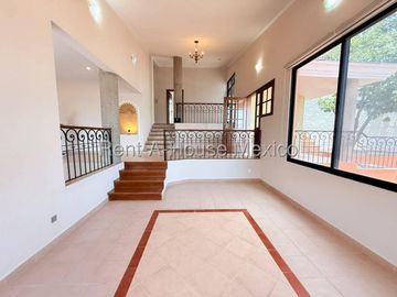 Casa en renta con 4 Hab, 3 Baños en Loma Dorada, Queretaro, Mexico.