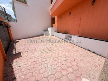 Casa en renta con 4 Hab, 3 Baños en Loma Dorada, Queretaro, Mexico.